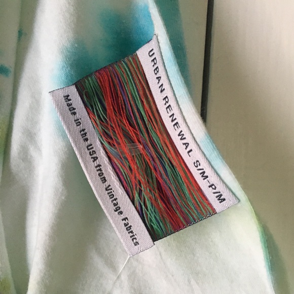 URBAN OUTFITTERS Tie Dye V-Neck Cropped Tank - Picture 3 of 4